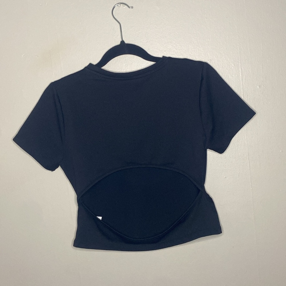 ✨Black baby tee with adorable back cut out! - Picture 3 of 7